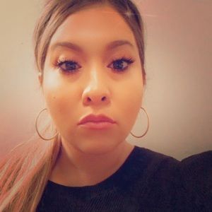 Meet your Posher, Valeria